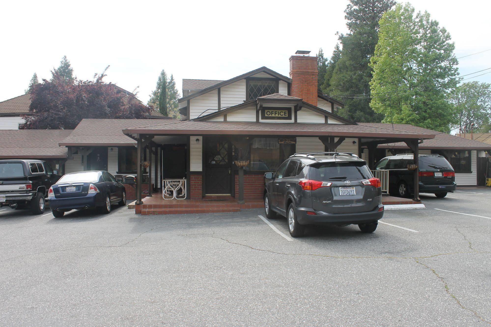 Coach N Four Motel Grass Valley Exterior foto