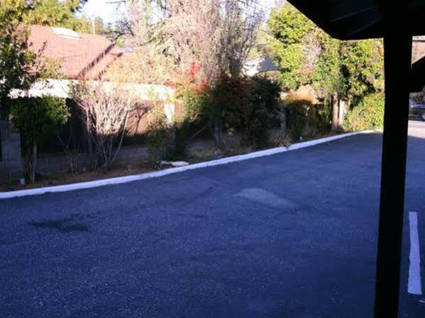Coach N Four Motel Grass Valley Exterior foto